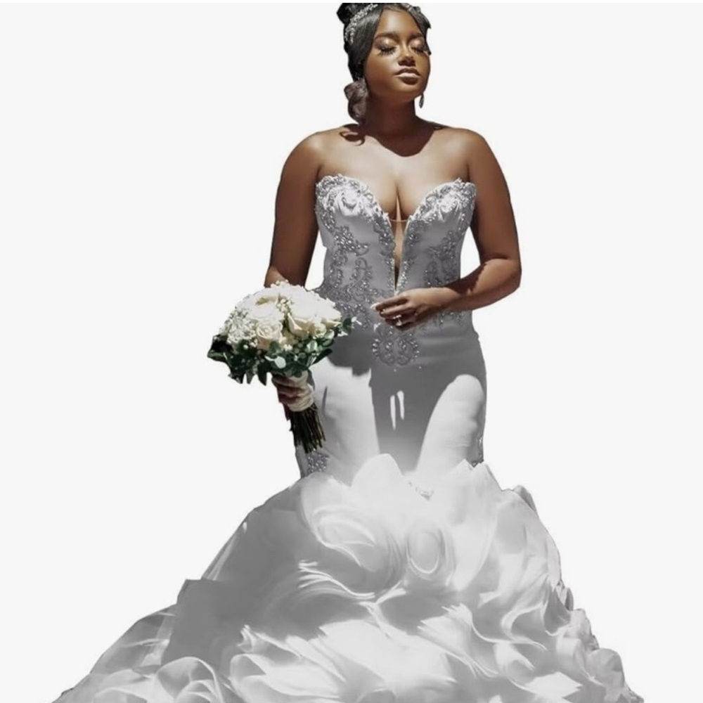 Elegant White Strapless Wedding Dress